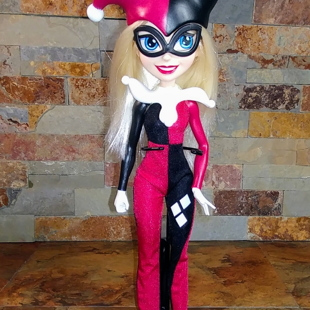 DC -Superhero Girls • Harley Quinn • 2019 - Doll / Action Figure .